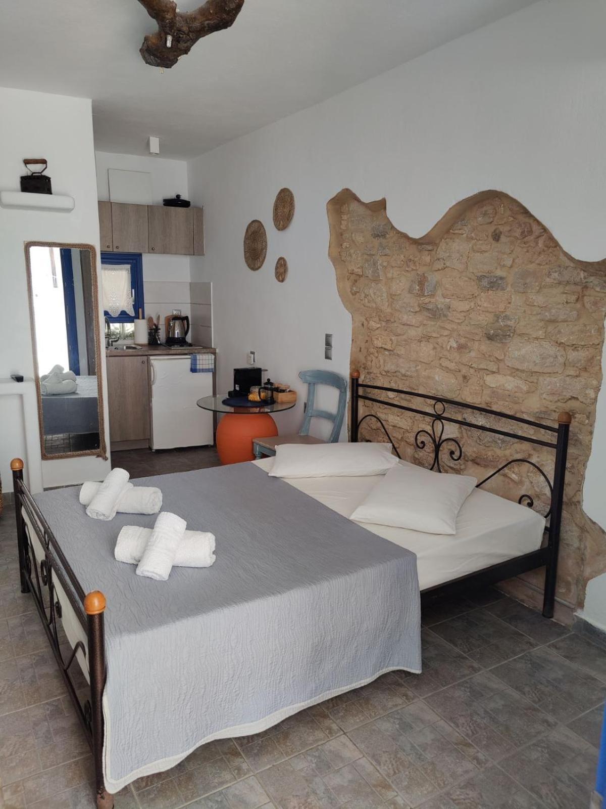 Margarita'S Rooms Folegandros Town Bagian luar foto